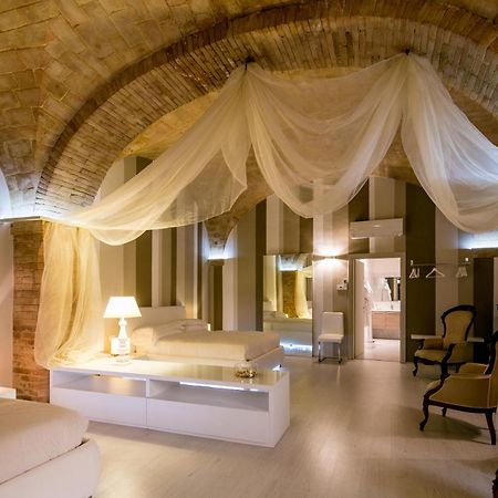 Hotel Degli Affreschi مونتيفالكو الغرفة الصورة
