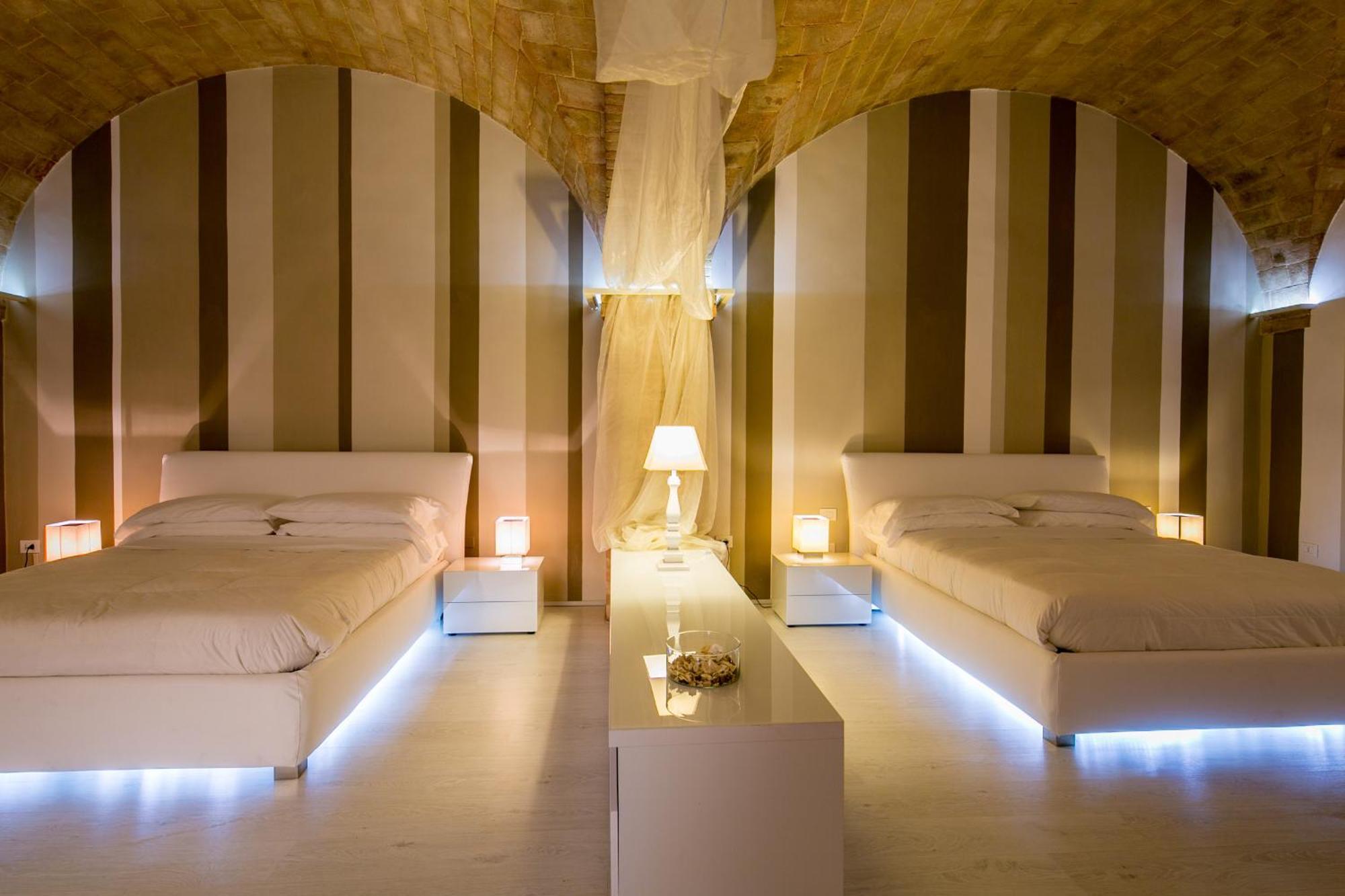 Hotel Degli Affreschi مونتيفالكو الغرفة الصورة