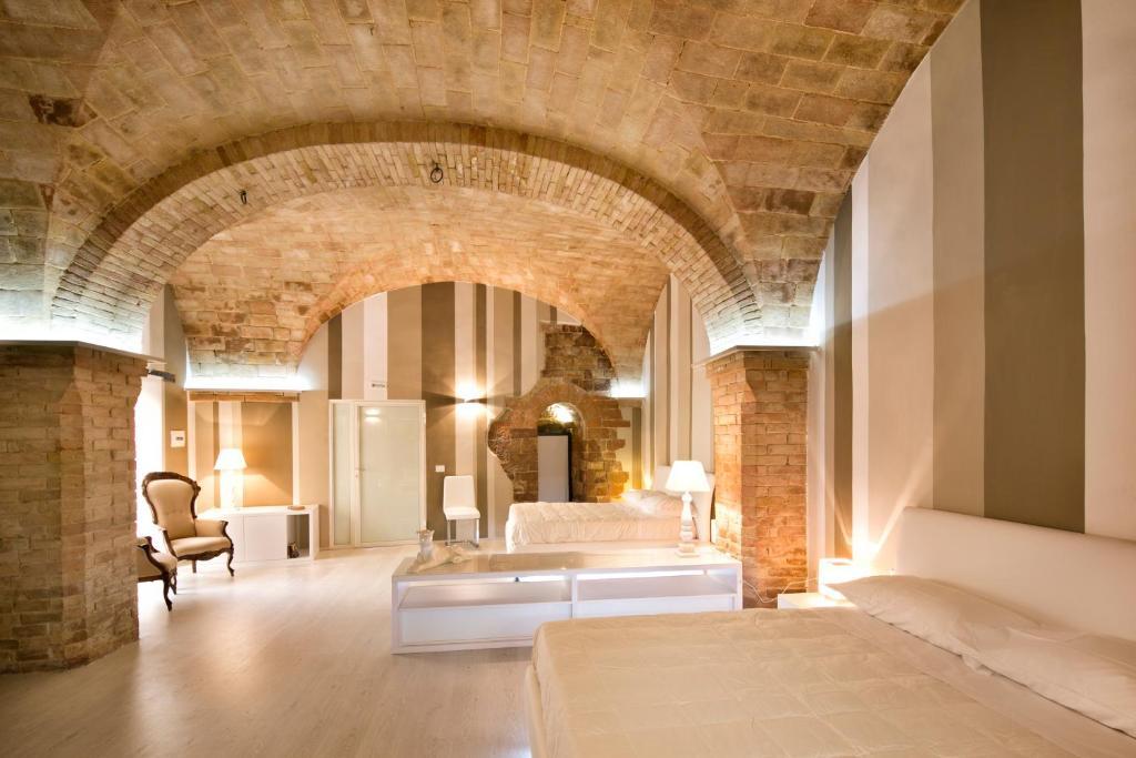 Hotel Degli Affreschi مونتيفالكو الغرفة الصورة