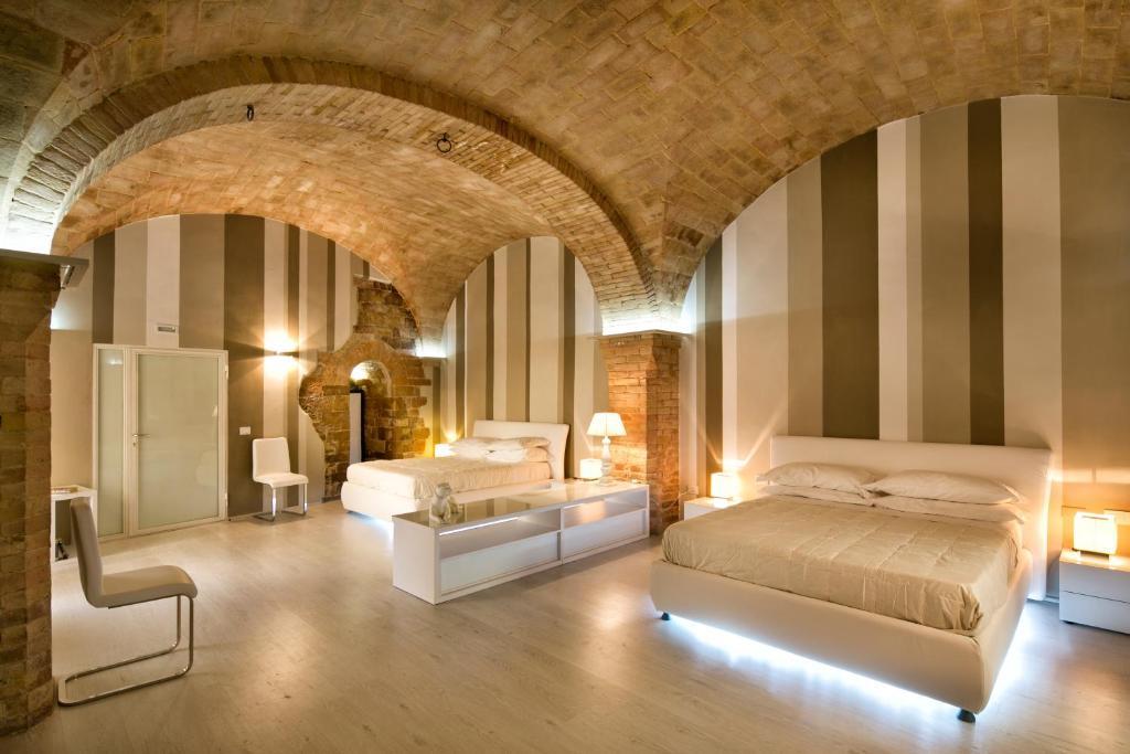 Hotel Degli Affreschi مونتيفالكو الغرفة الصورة